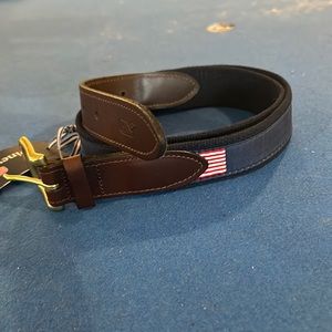 Vineyard Vines men’s navy belt 34 with American flags